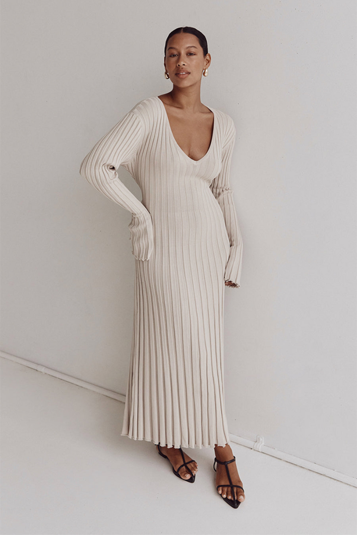 Gigi - V-Neck Sleeved Knit Midi Dress